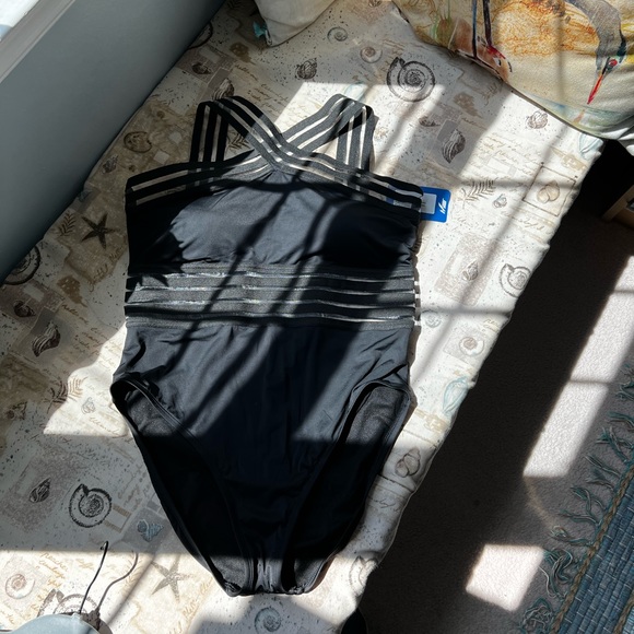 XL Women’s black swimsuit mesh opening soft molded cup brand Hilor NWT - Picture 2 of 3